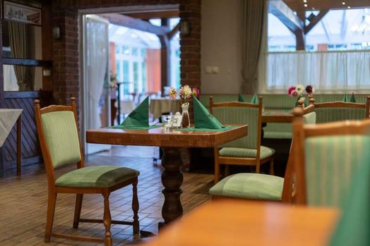 Restaurant "Grüne Stute" - Tisch und Stuhl