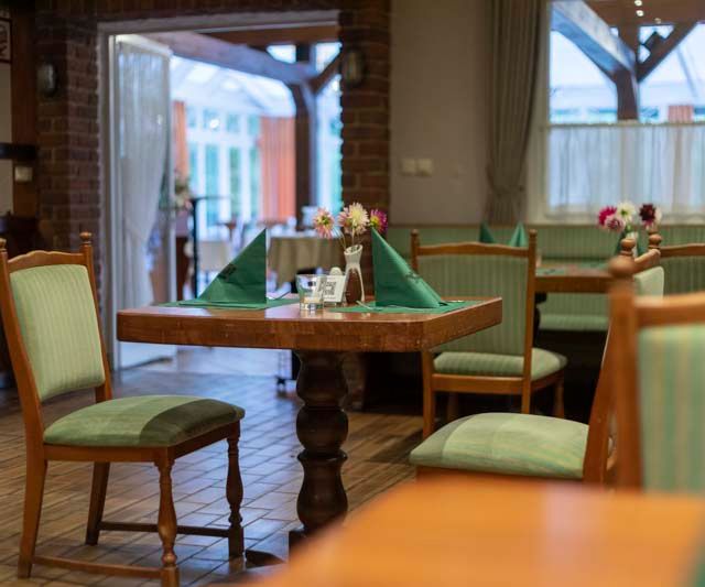 Restaurant "Grüne Stute" - Tisch und Stuhl