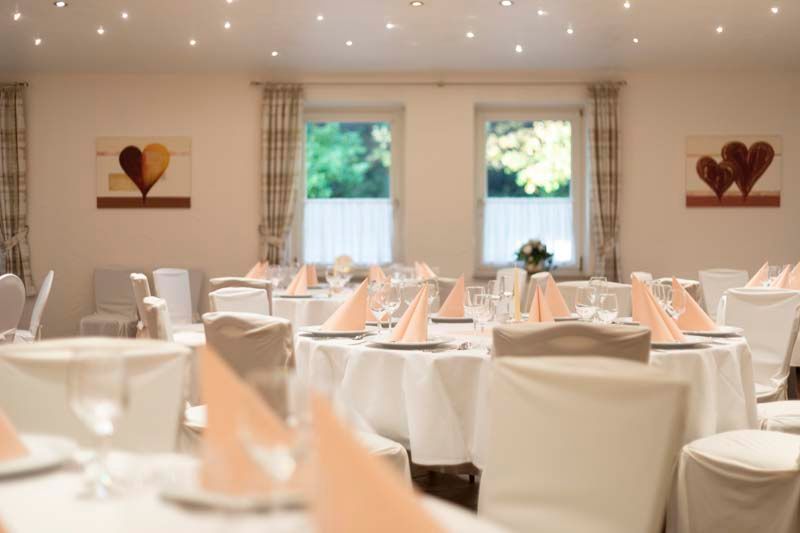 Restaurant "Grüne Stute" - eingedeckte Tische