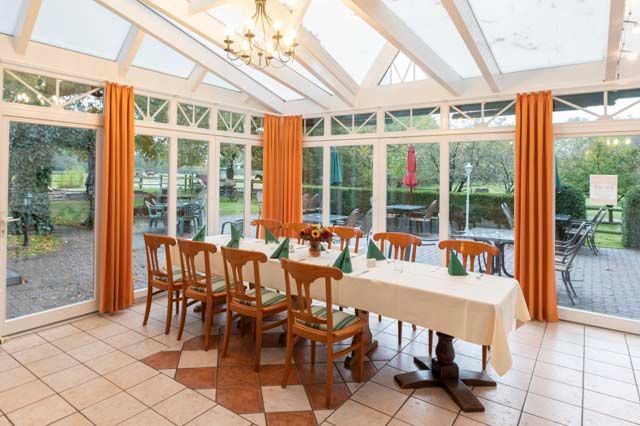 Restaurant "Grüne Stute" - Platz für Gäste im Wintergarten