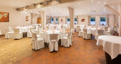 Restaurant "Grüne Stute" - Hochzeitssaal festlich eingedeckt